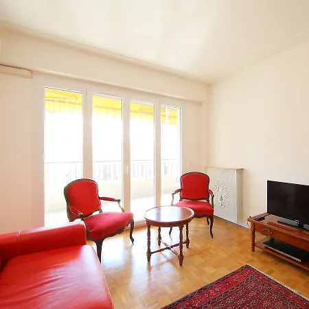 Le Square Apartment *